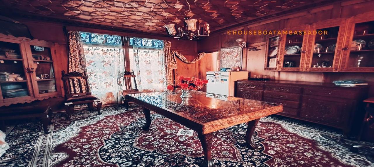 大使船屋酒店 Srīnagar 外观 照片